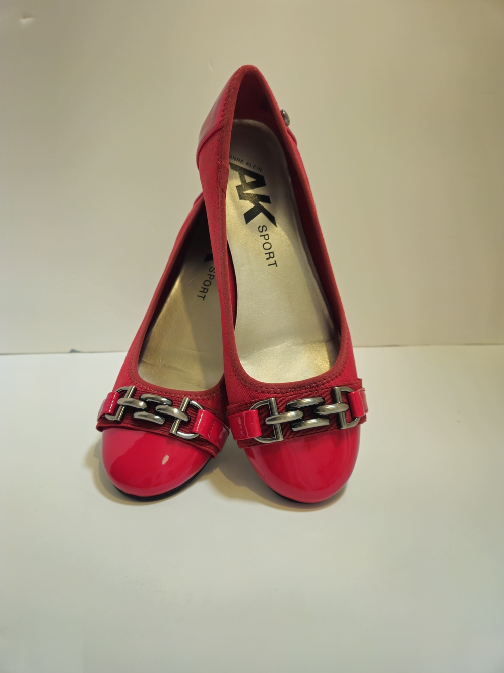 AK Anne Klein Sport Womens Ballet Flats Red Chain Detail Round Toe Slip On 8.5M - Picture 12 of 15